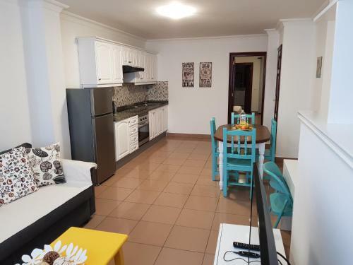 Apartamento C�ntrico, Amplio Y Con Balc�n Cerca Del Mar