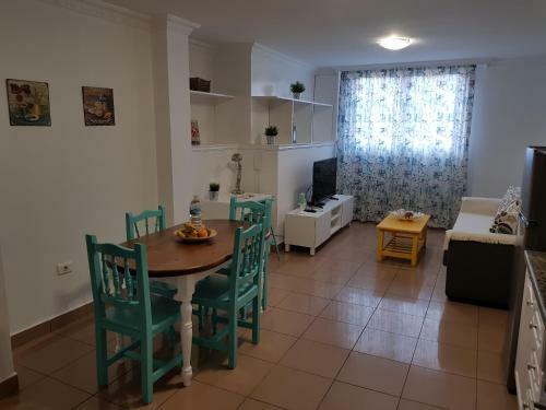 Apartamento C�ntrico, Amplio Y Con Balc�n Cerca Del Mar