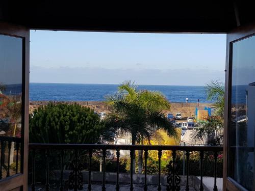 Apartamento C�ntrico, Amplio Y Con Balc�n Cerca Del Mar