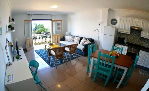 Apartamento C�ntrico, Amplio Y Con Balc�n Cerca Del Mar