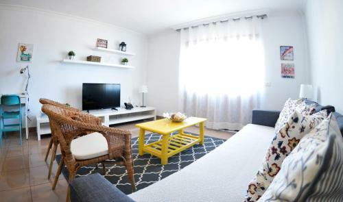 Apartamento C�ntrico, Amplio Y Con Balc�n Cerca Del Mar