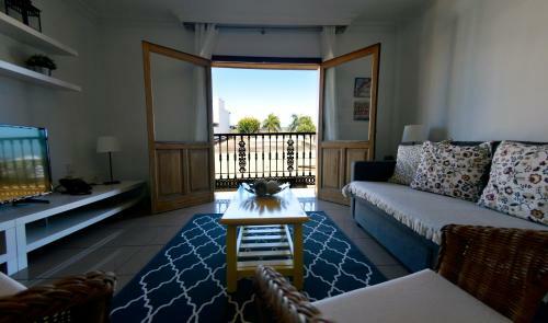 Apartamento C�ntrico, Amplio Y Con Balc�n Cerca Del Mar