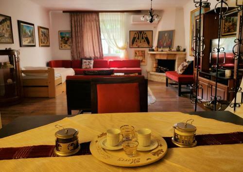 Villa Unique Traditional House, Hosted By J&g