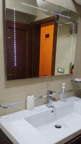 2 Bd Apartment, 2 Min From Skanderbeg Square.!!!.