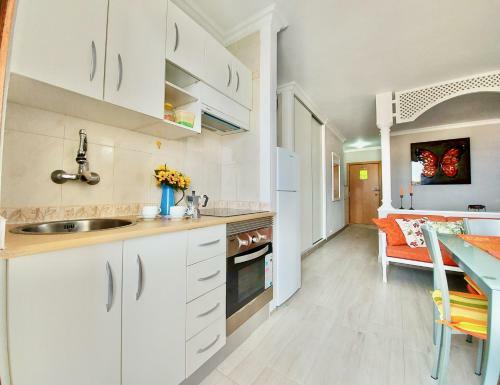 Ocean And Sun Studio Apartment