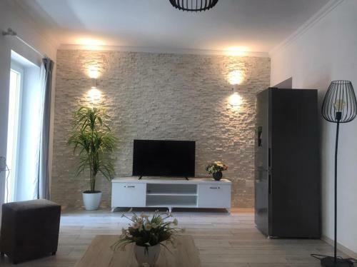 Apartamento Cozy Apt. 1 Min Walk From Square/tirane Centre