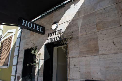 Hotel Tirona
