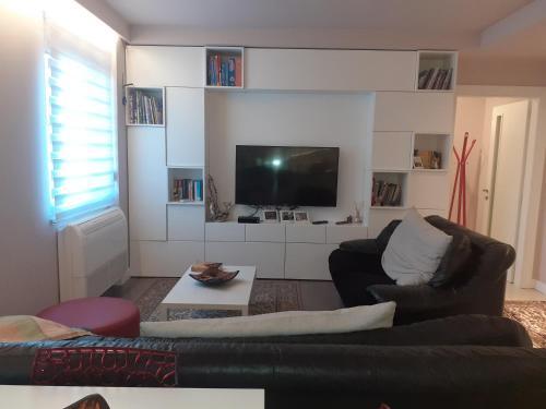 Lake View Apartment 2