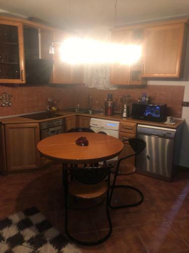 Apartamento Xhoi?s Property