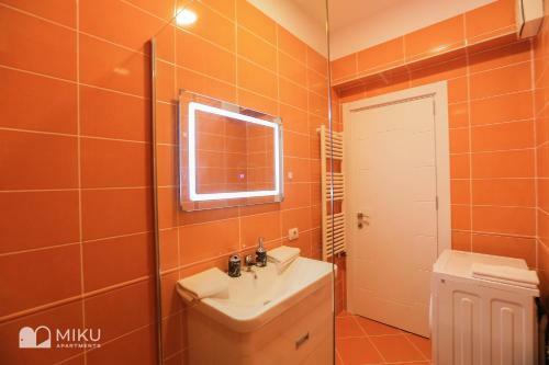 Miku Apartment-perfect 1bd At Komuna E Parisit