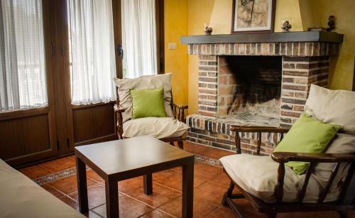 Casa De Aldea Collera