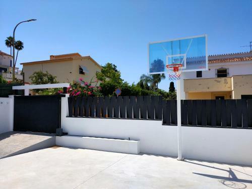 Villa Chalet Con Piscina Spa, Jardin Y Cancha de Basket