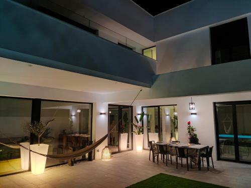 Villa Chalet Con Piscina Spa, Jardin Y Cancha de Basket