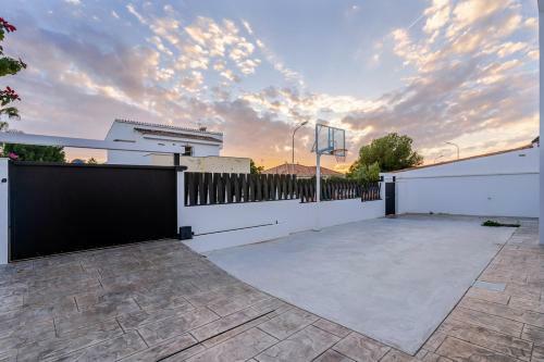 Villa Chalet Con Piscina Spa, Jardin Y Cancha de Basket
