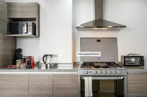 La Roma Modern & Tech Apt, Private Terrace W View!