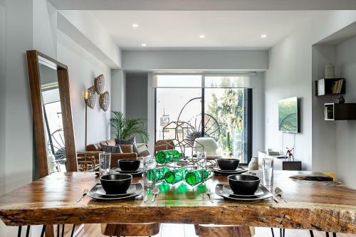 La Roma Modern & Tech Apt, Private Terrace W View!