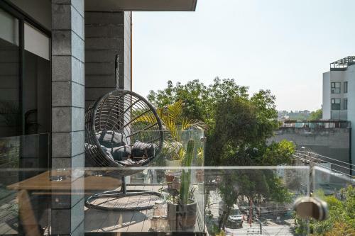 La Roma Modern & Tech Apt, Private Terrace W View!