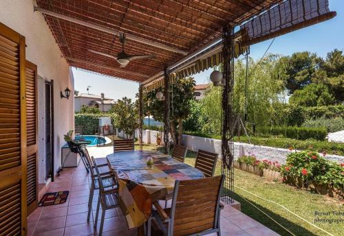 Villa 100 M From The Beach