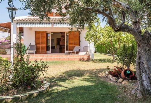 Villa 100 M From The Beach