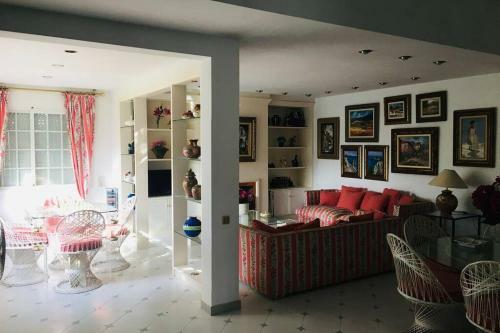Villa Estilo Californiano Con Piscina