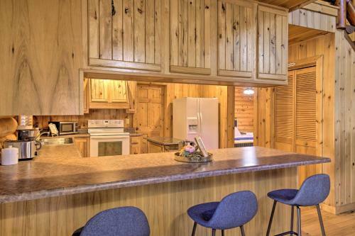 Beautiful Payson Log Cabin With Yard And Fire Pit