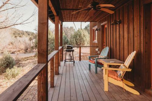 The Rustic Hideaway Cabin River View And Fire Pit