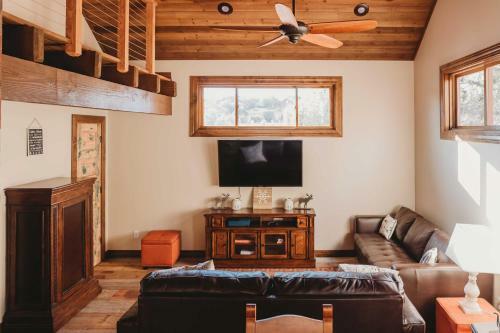 The Rustic Hideaway Cabin River View And Fire Pit