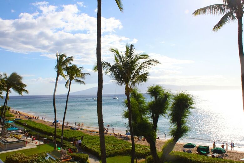 Kaanapali Beach Hotel
