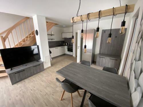Apartm�ny ?ern� Vlk, Borov� Lada