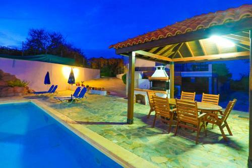 Villa Ira Finiki