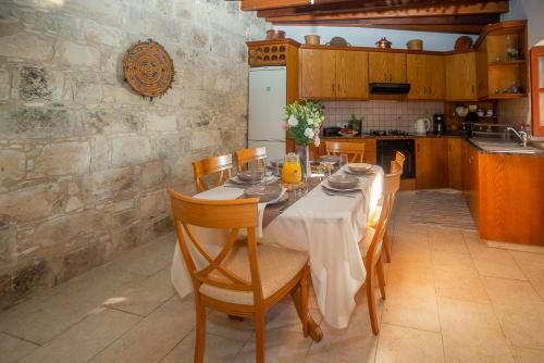 Iocasti Cottage By Agroholidays