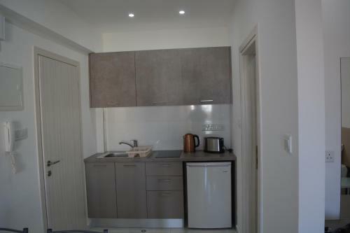 P.l Hermes Studios & Apartments