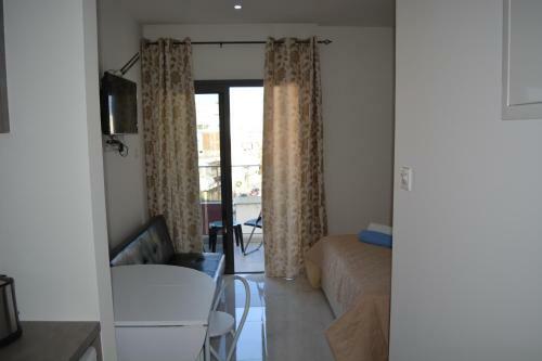 P.l Hermes Studios & Apartments
