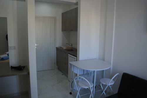 P.l Hermes Studios & Apartments