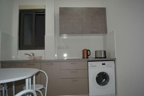 P.l Hermes Studios & Apartments