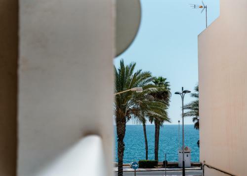 Apartamento Con Piscina Y Terraza A 50 Metros de La Playa
