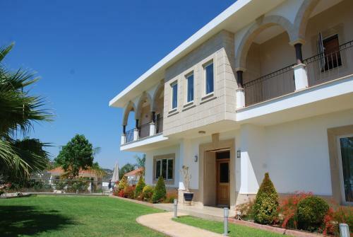 Kaminia Country Villa & Guest House