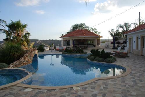 Kaminia Country Villa & Guest House