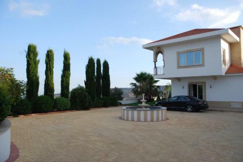 Kaminia Country Villa & Guest House