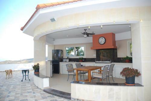Kaminia Country Villa & Guest House