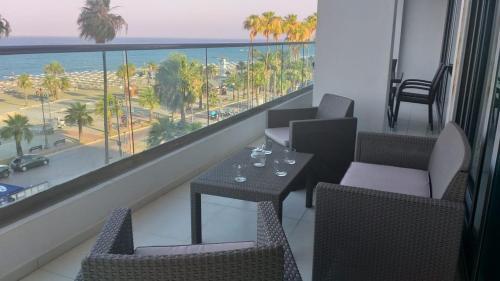 Apartamento Horizon Luxury Suite At Finikoudes Beach 301