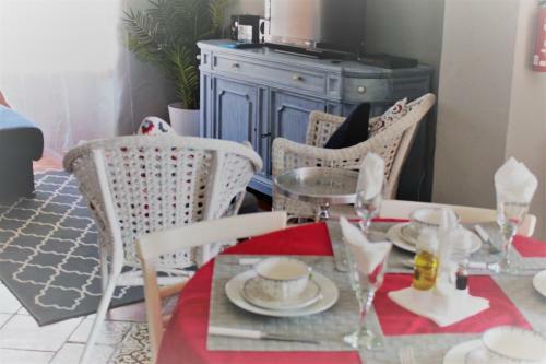 La Casita Gris