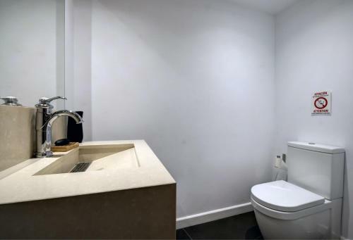 Wonderful Views In Luxury Apartment