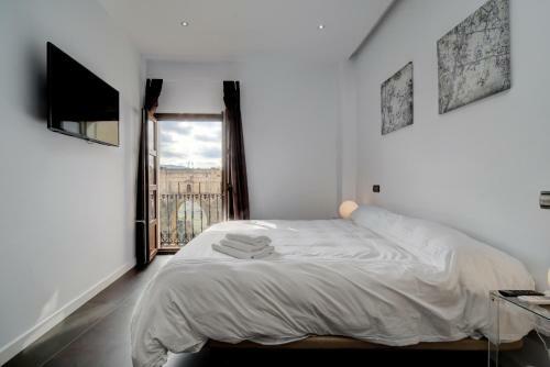 Wonderful Views In Luxury Apartment