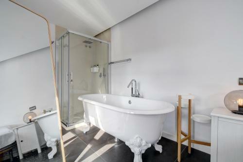 Wonderful Views In Luxury Apartment