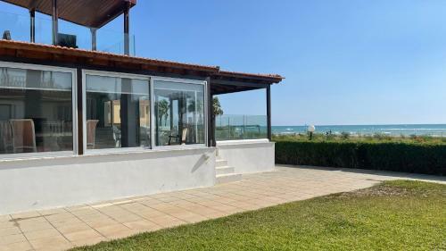 Dasaki Beach Villa - On Seafront