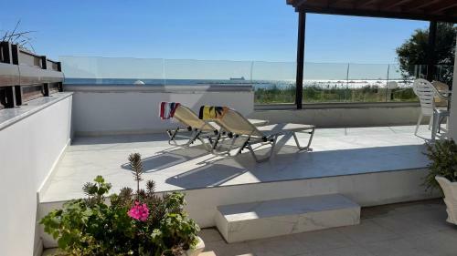 Dasaki Beach Villa - On Seafront