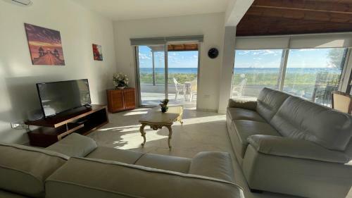 Dasaki Beach Villa - On Seafront