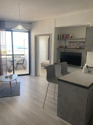 Alex Beach Apartment 503