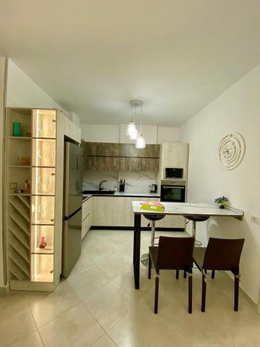 Apartments 3 Room Lara